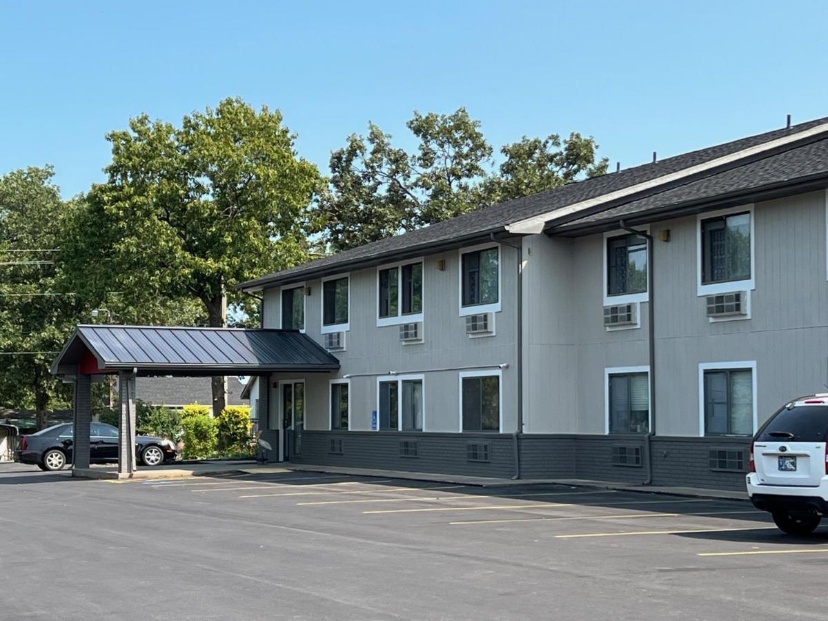 Hilltop Inn & Suites Grove Esterno foto