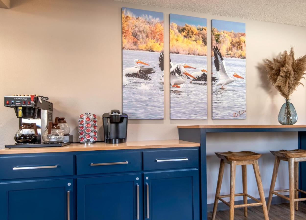 Hilltop Inn & Suites Grove Esterno foto