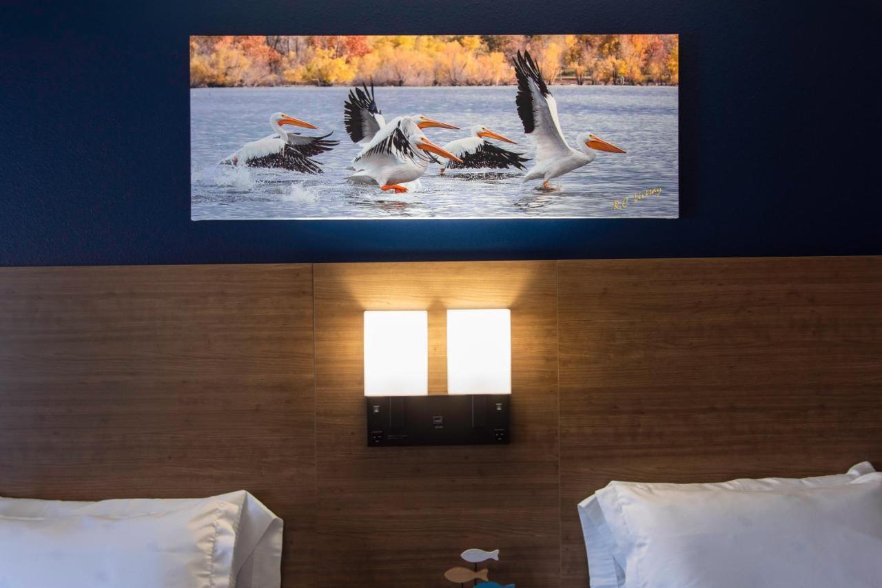 Hilltop Inn & Suites Grove Esterno foto