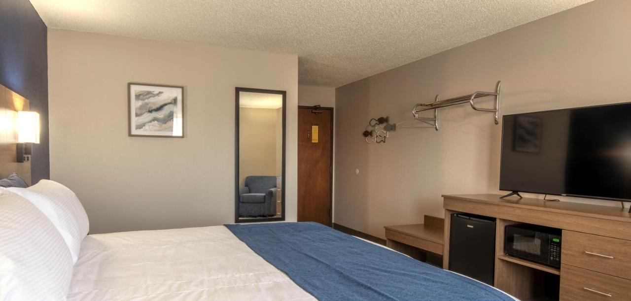 Hilltop Inn & Suites Grove Esterno foto
