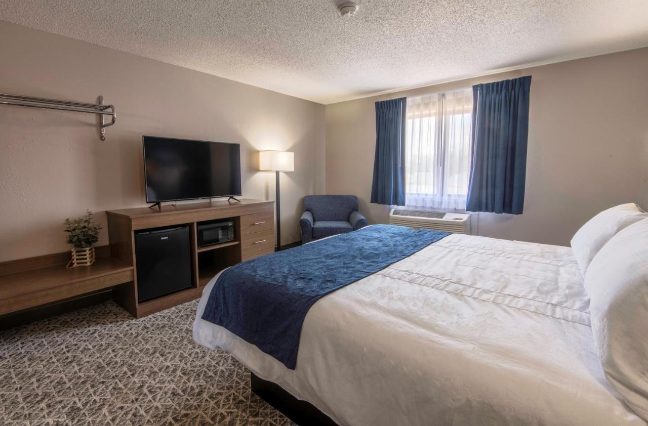 Hilltop Inn & Suites Grove Esterno foto