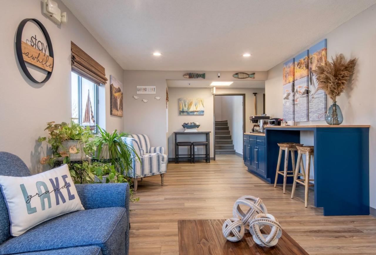 Hilltop Inn & Suites Grove Esterno foto