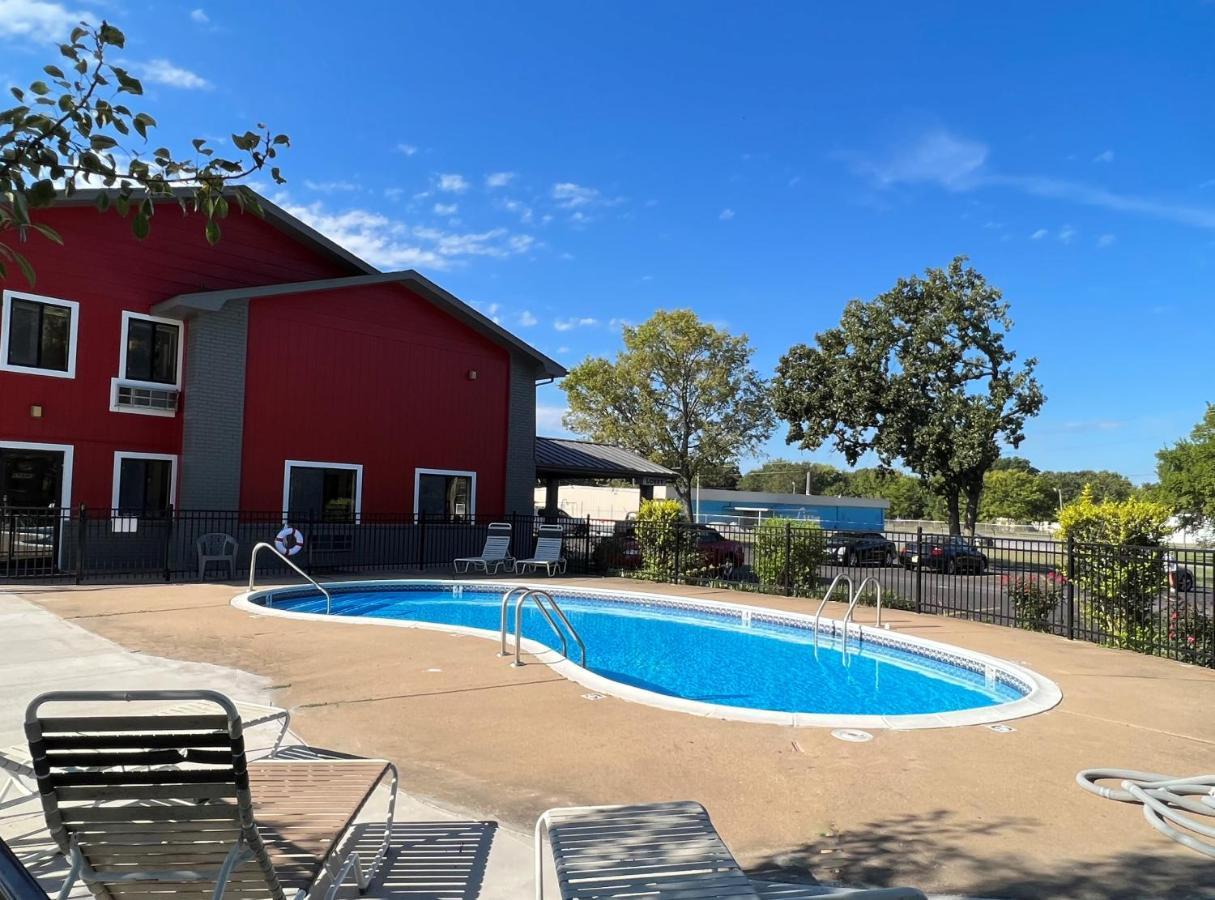 Hilltop Inn & Suites Grove Esterno foto
