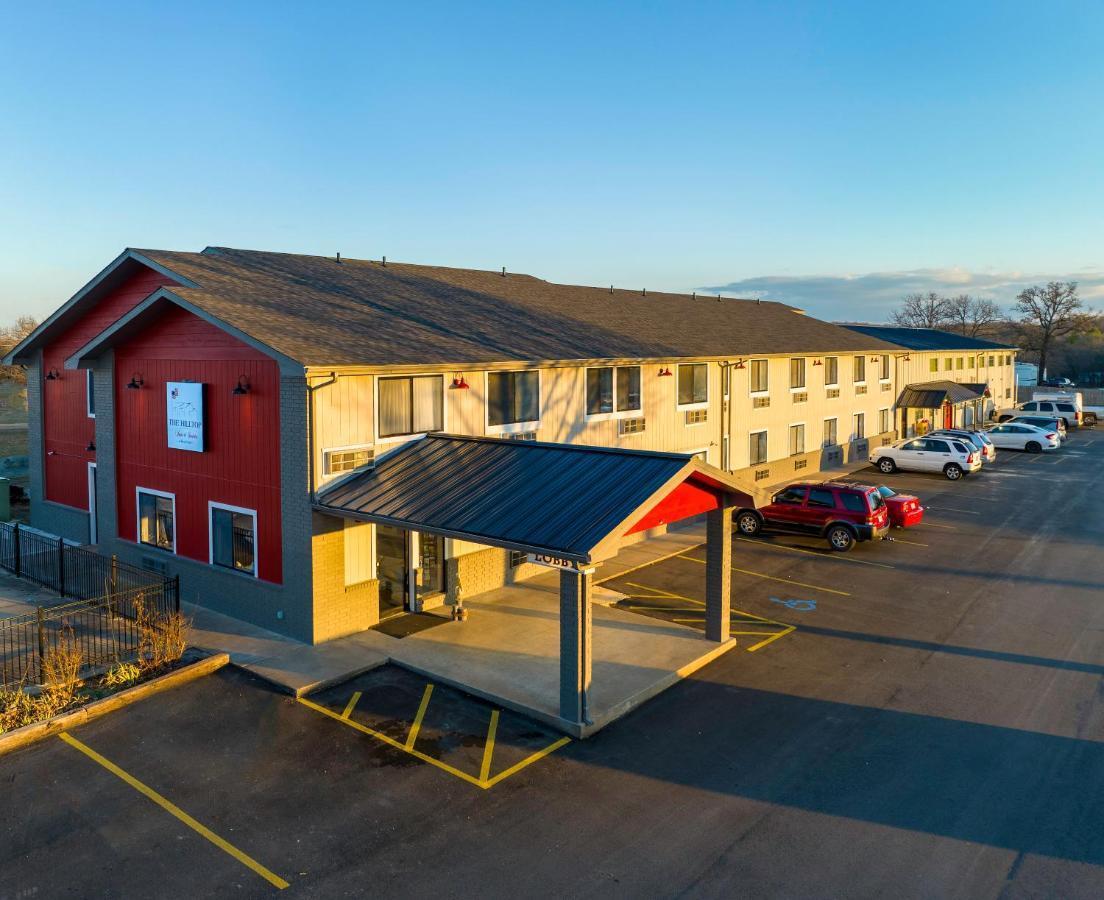 Hilltop Inn & Suites Grove Esterno foto