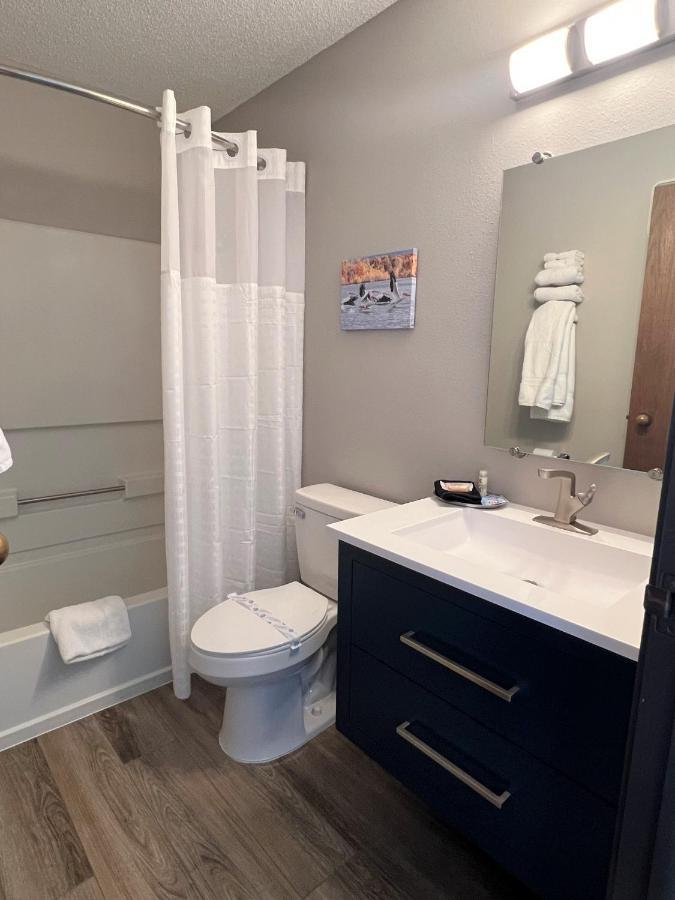 Hilltop Inn & Suites Grove Esterno foto