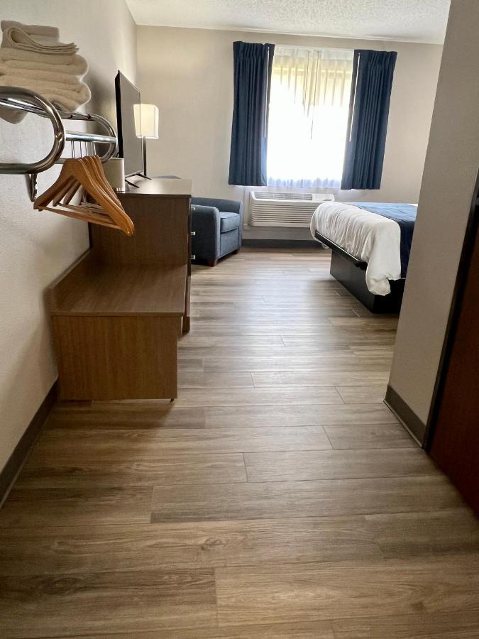 Hilltop Inn & Suites Grove Esterno foto