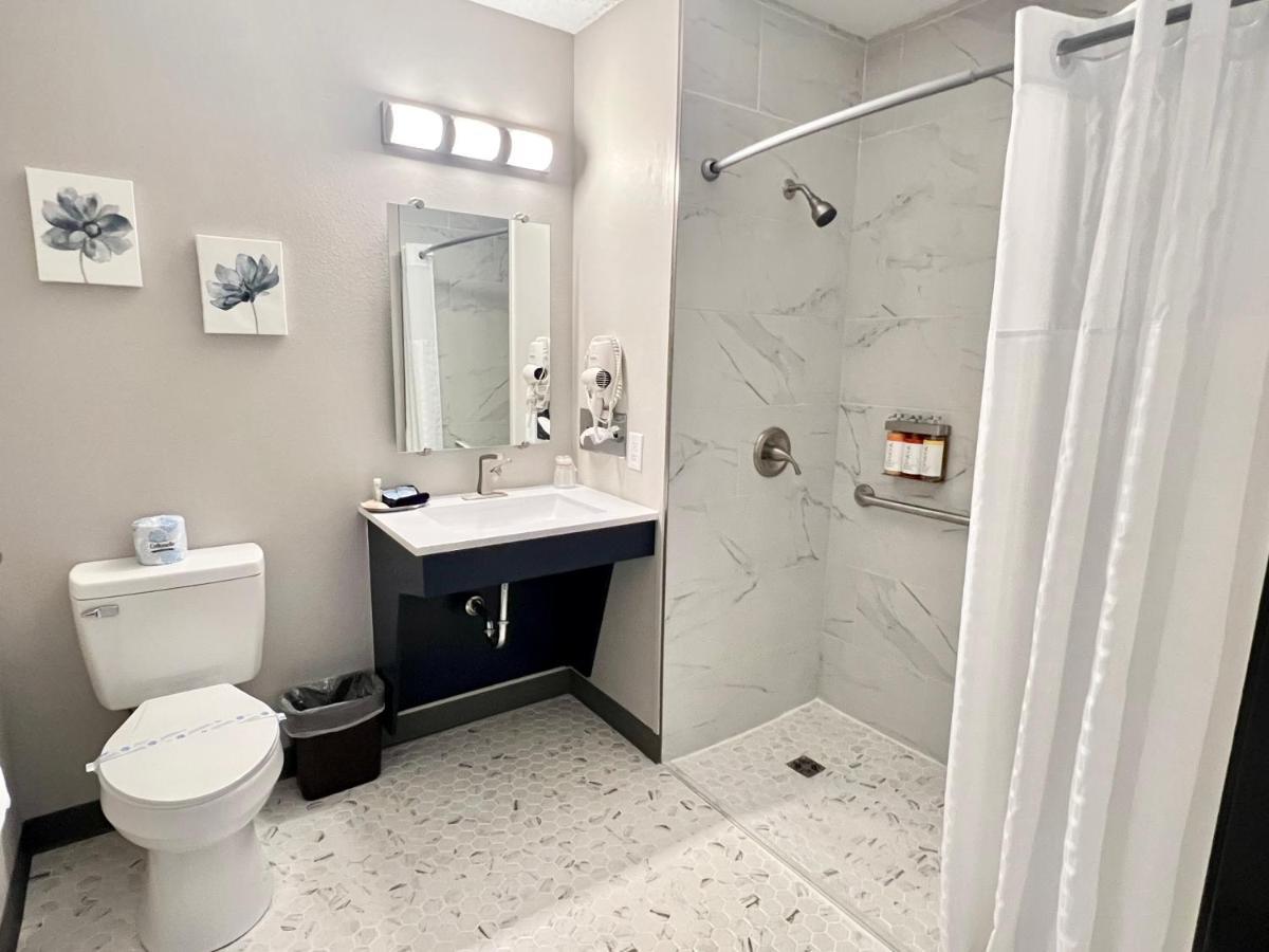Hilltop Inn & Suites Grove Esterno foto