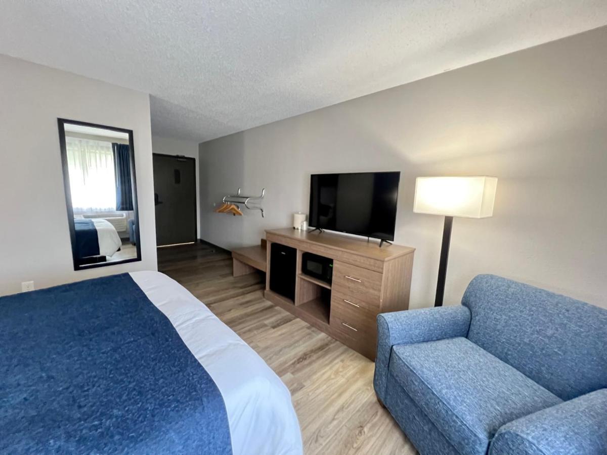 Hilltop Inn & Suites Grove Esterno foto